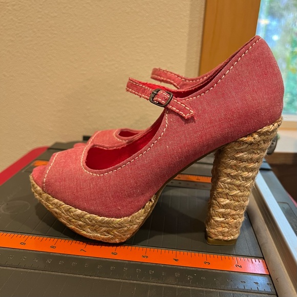 Guess Leopard Women’s Size 7 - Picture 8 of 14